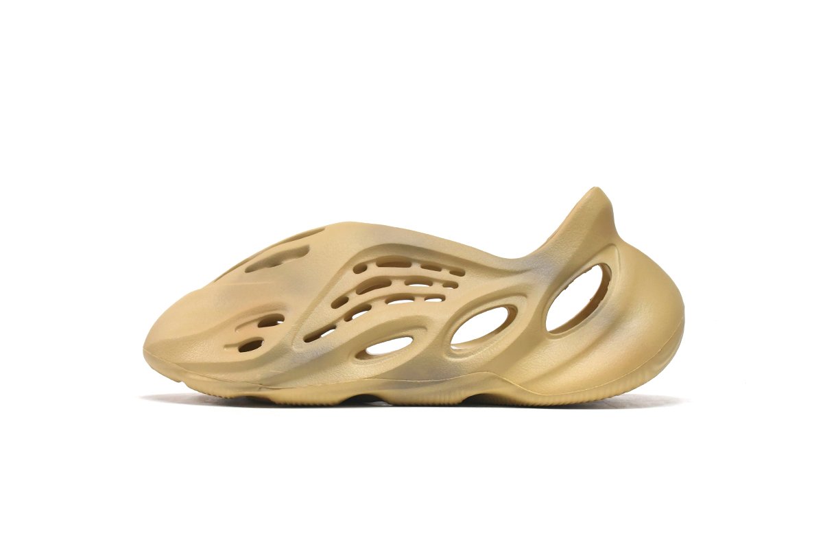 adidas_yeezy_foam_runner_desert_sand_gv6843_1834F5E2AB719 adidas Yeezy Foam Runner Desert Sand GV6843 - Image 1