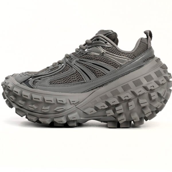 Balenciaga Defender Black Gray 685611 W2RA6 3000